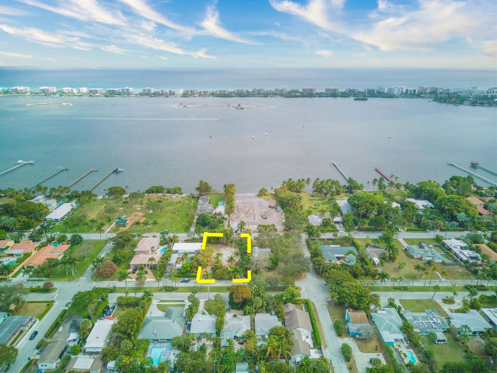 Photo of 1118 S Palmway, Lake Worth Beach, FL 33460 (MLS # B26021951)