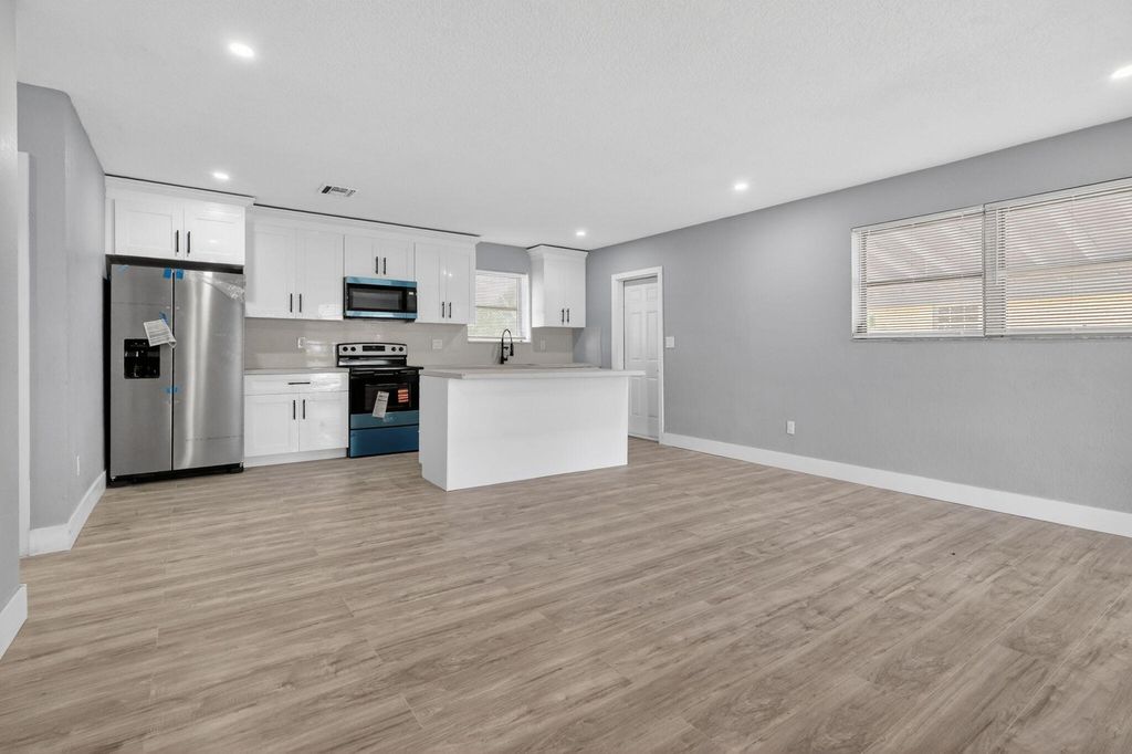 Photo of 3830 SW 30th Street, Hollywood, FL 33023 (MLS # B26022882)