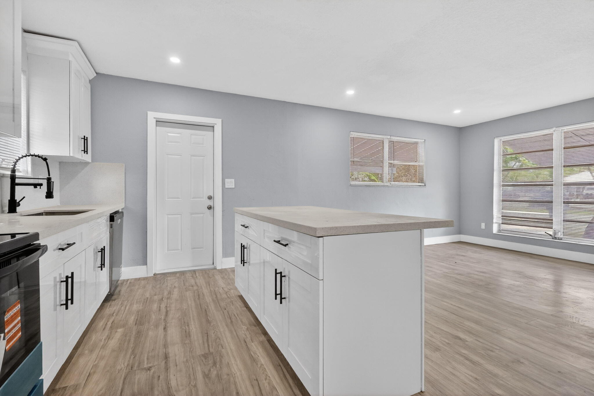 LAKE FOREST SEC 4 - Residential
