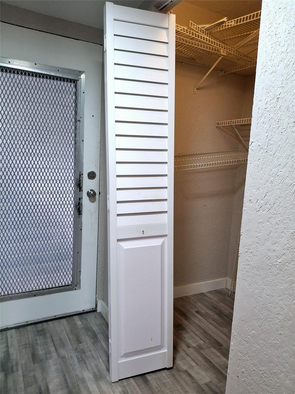 SOMERSET AT LAUDERDALE LA - Residential