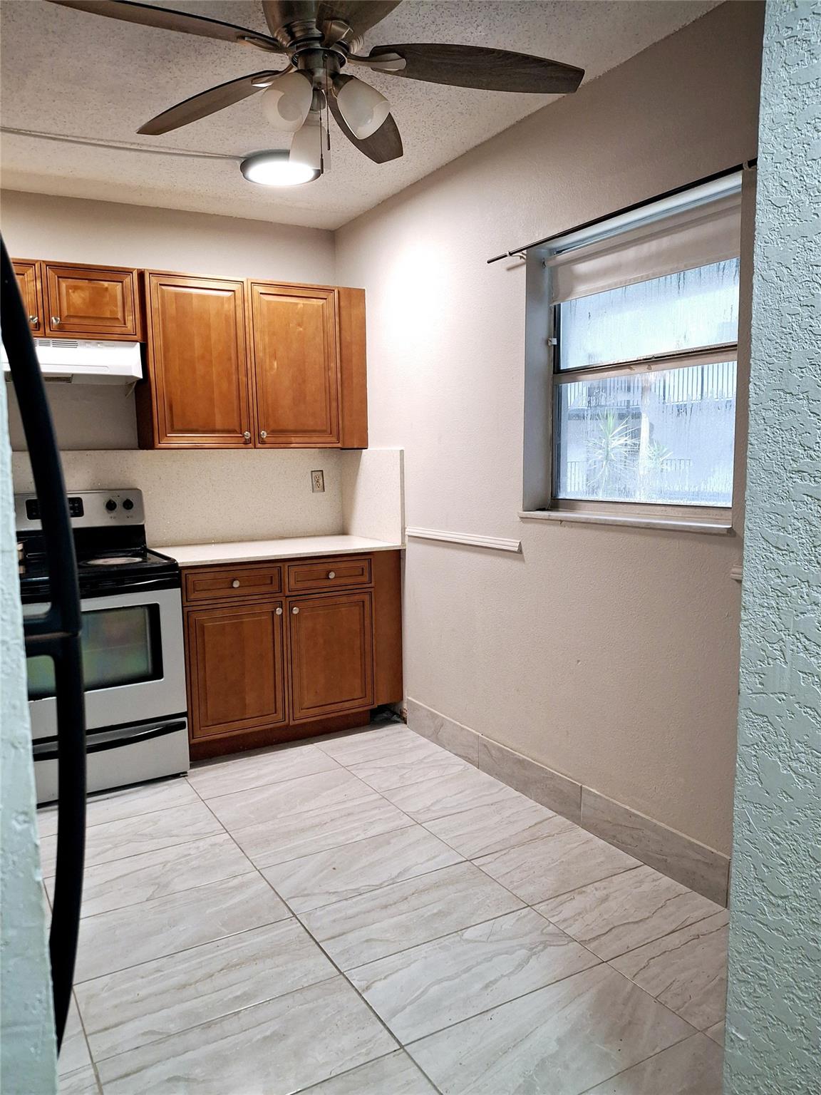 2800 Somerset Drive 202j