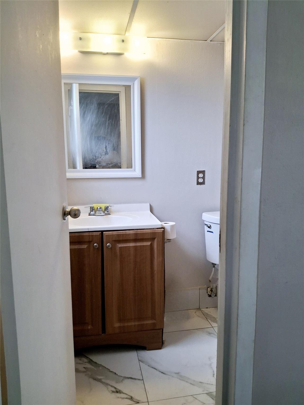 SOMERSET AT LAUDERDALE LA - Residential