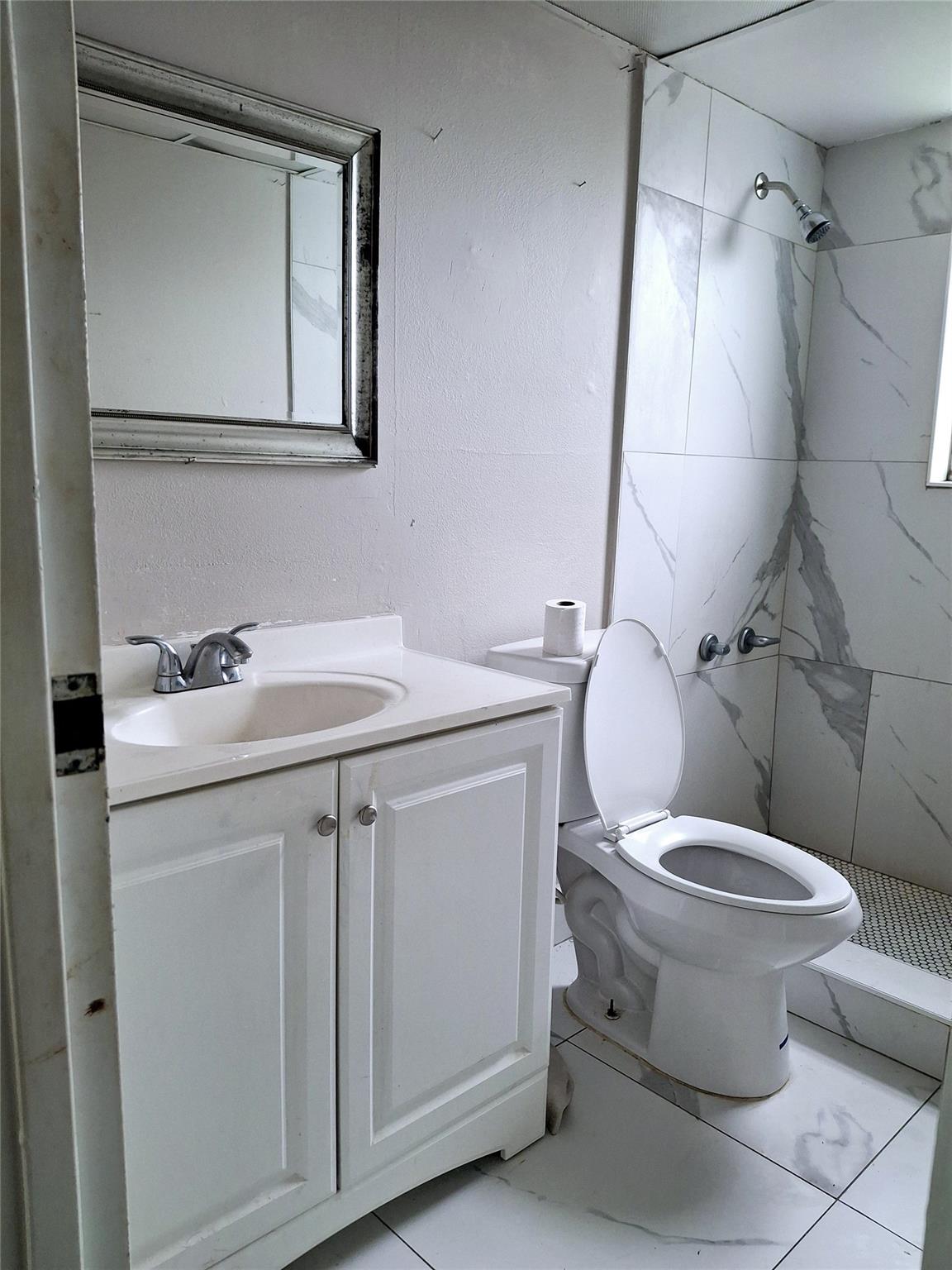 SOMERSET AT LAUDERDALE LA - Residential