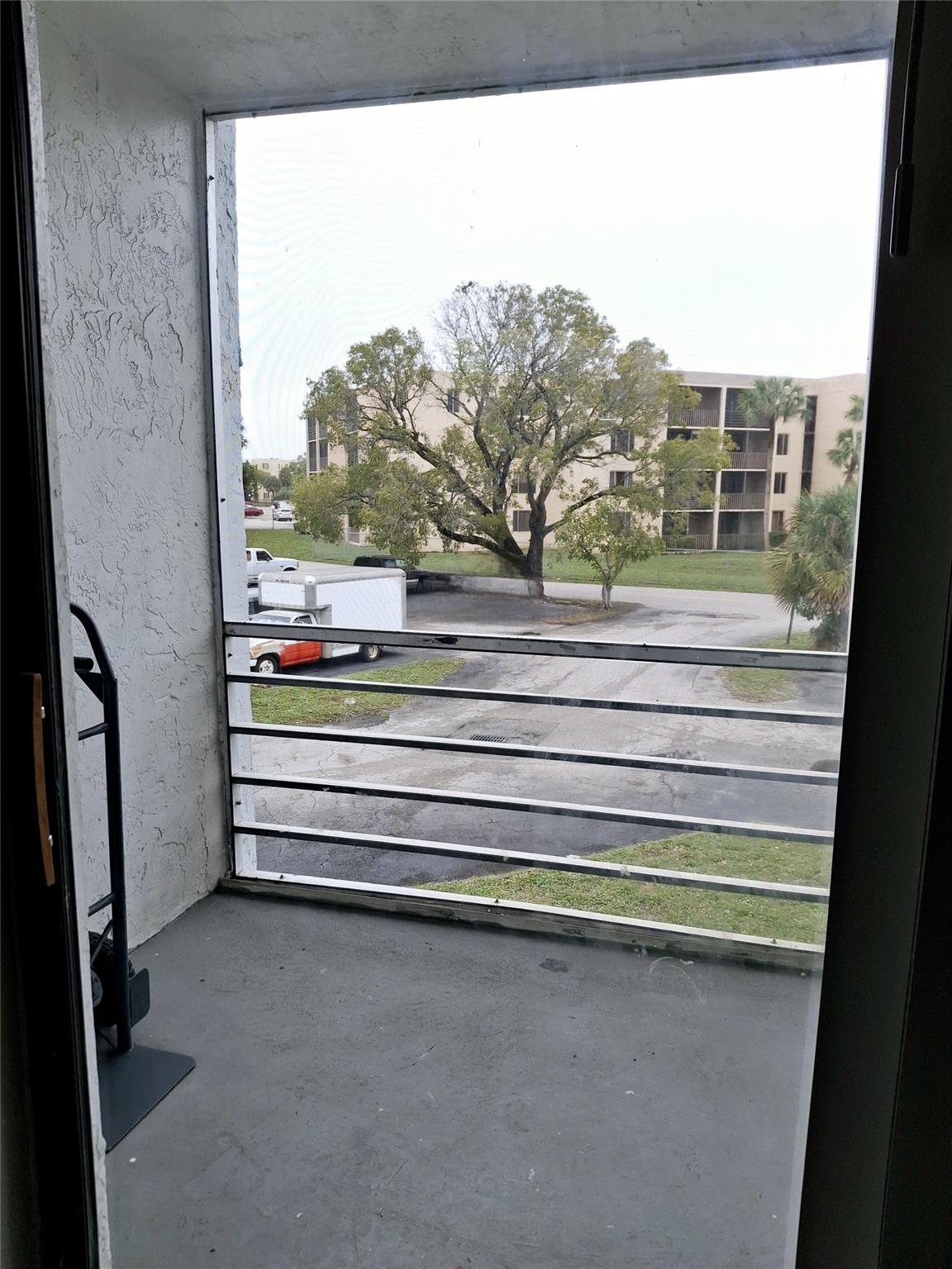 SOMERSET AT LAUDERDALE LA - Residential