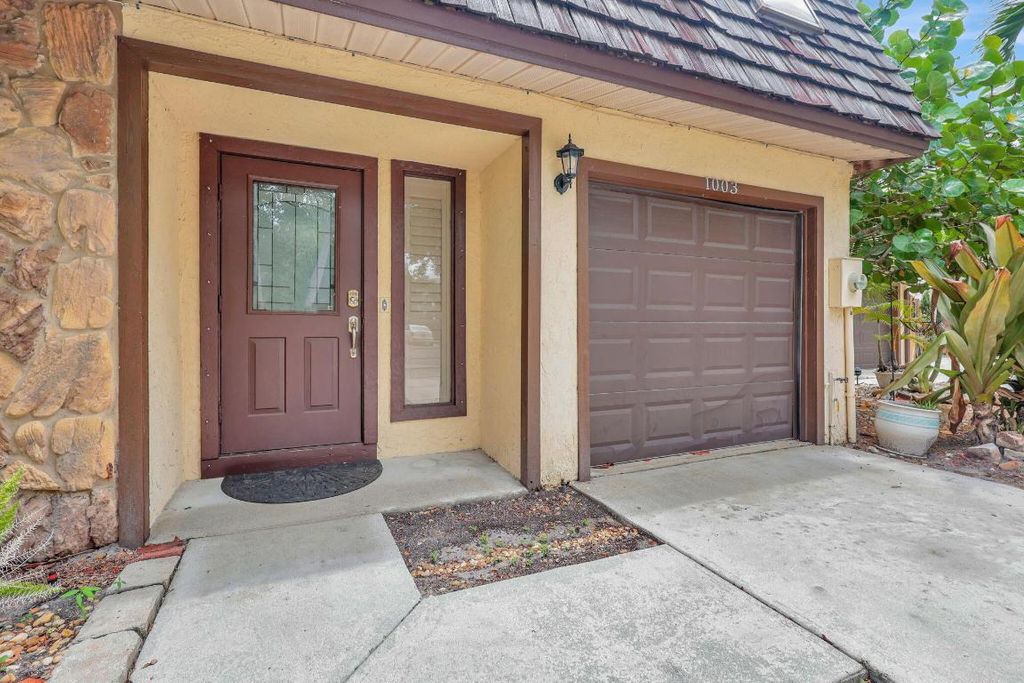 Photo of 1003 Raintree Lane, Palm Beach Gardens, FL 33410 (MLS # R10996673)