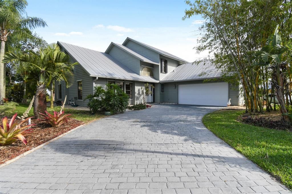 Photo of 10451 SE Jupiter Narrows Drive, Hobe Sound, FL 33455 (MLS # R10792073)