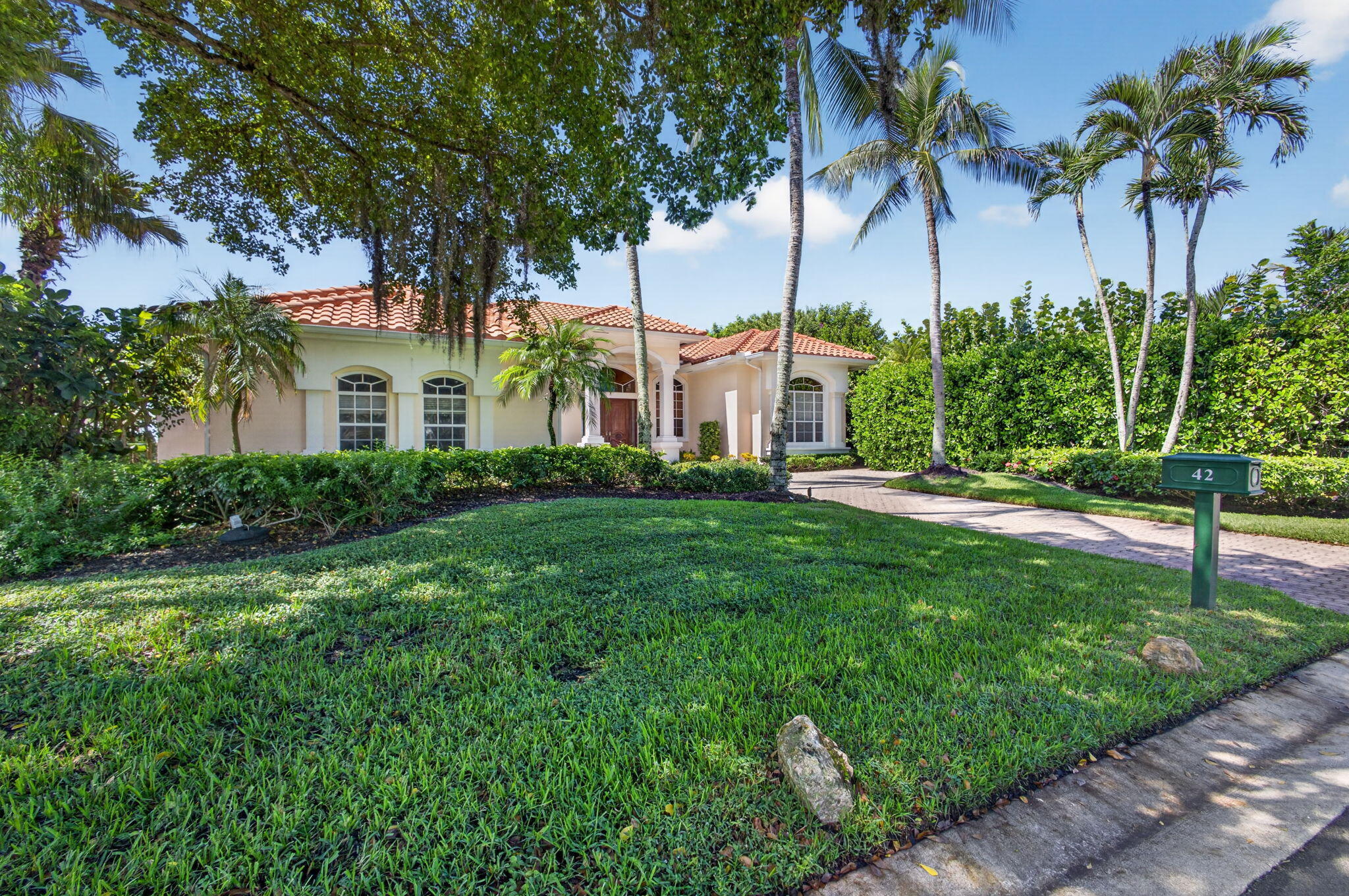 42 Windward Isle