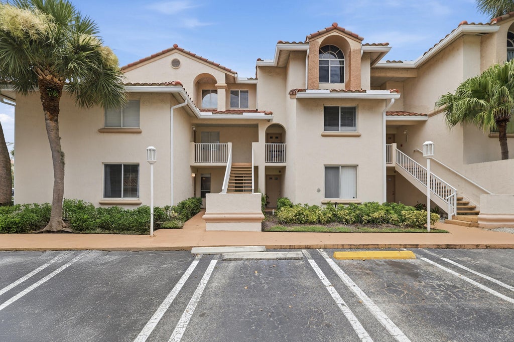 Photo of 20101 Glenmoor Drive, West Palm Beach, FL 33409 (MLS # B26079722)