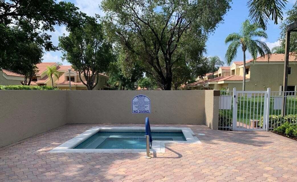 QUAIL RUN VILLAS - Residential