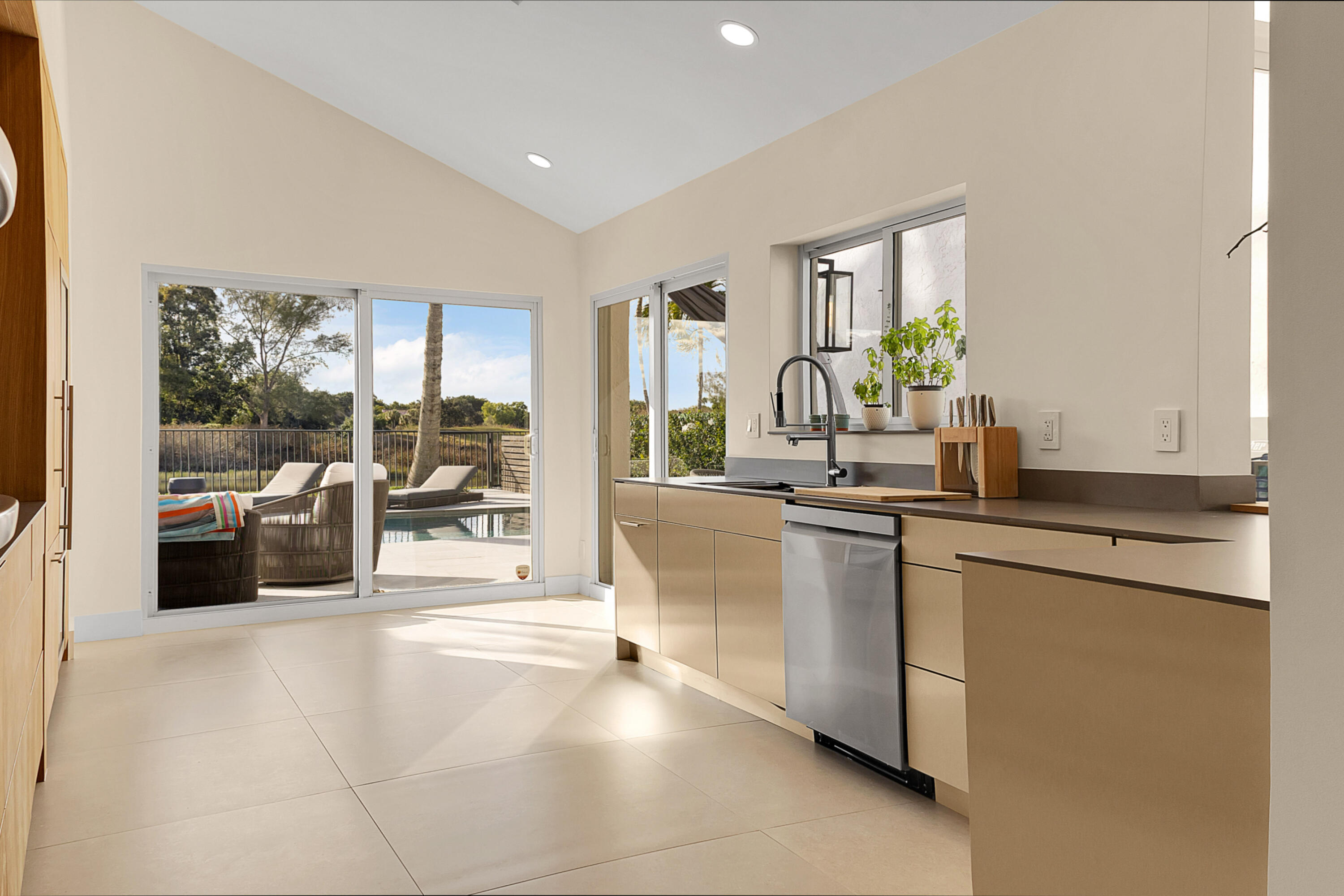 WINDSOR WAY 1 - Residential