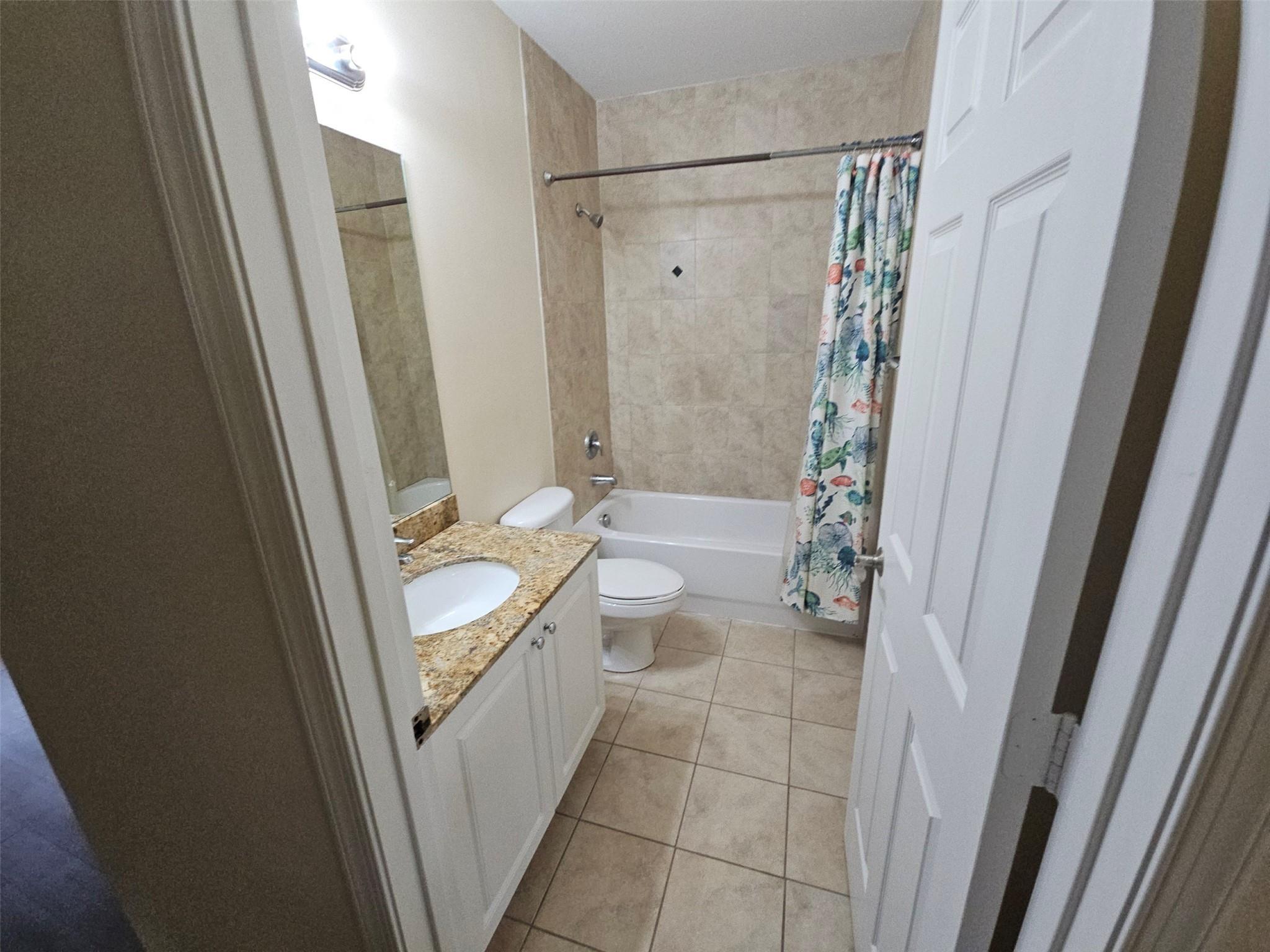 Banyan Lakes 102-18 B - Residential Lease