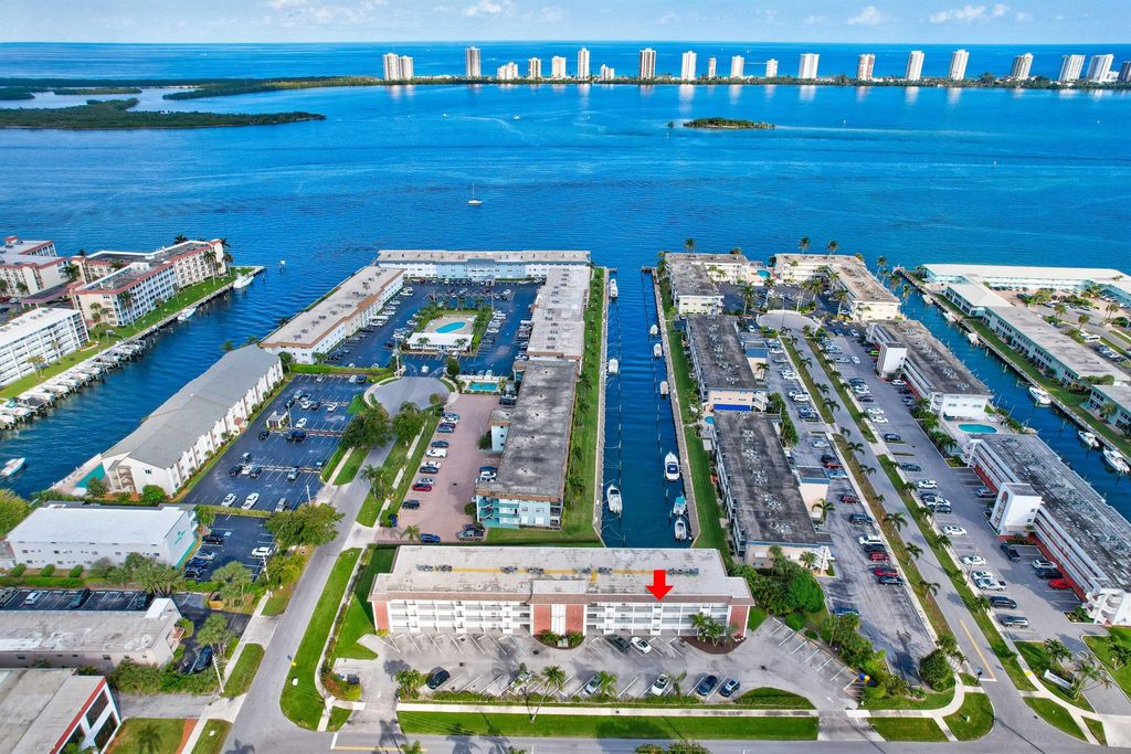 Photo of 236 Castlewood Drive #307, North Palm Beach, FL 33408 (MLS # R10957727)