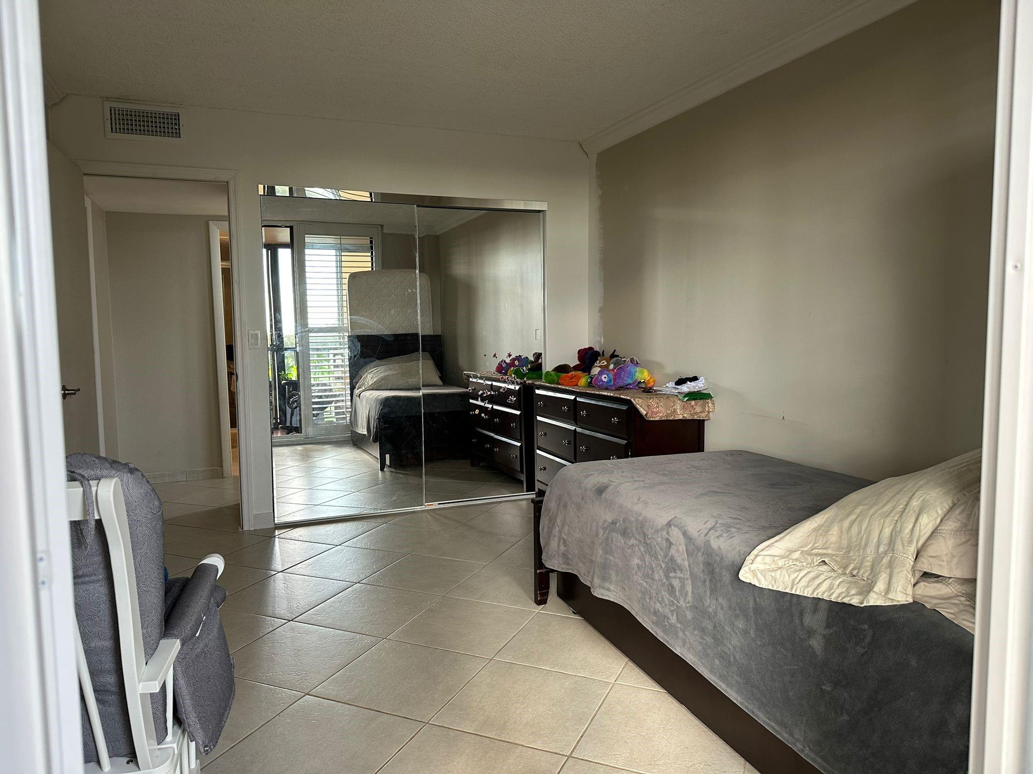 EMERALD HILLS C C APTS CO - Residential