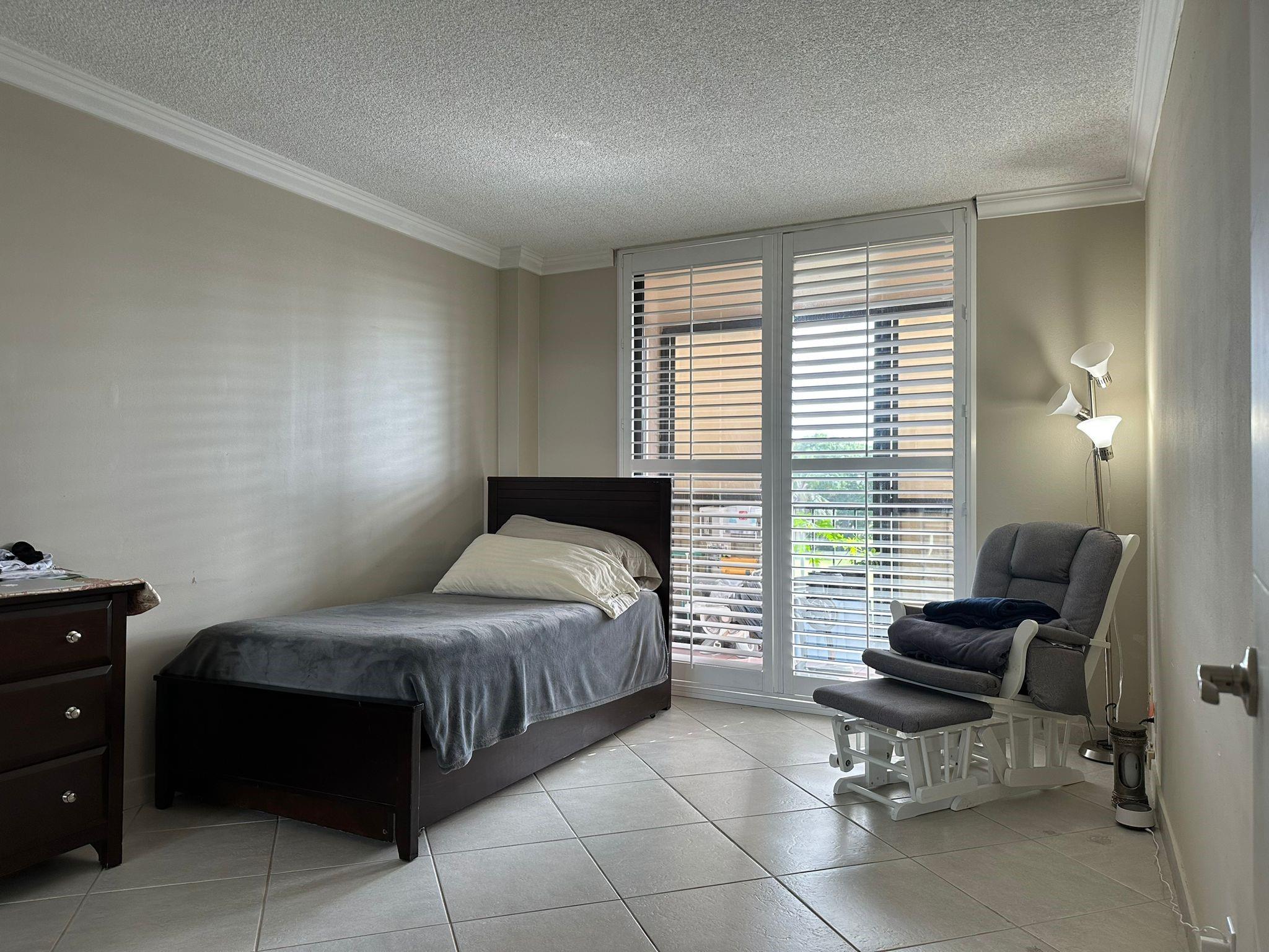 EMERALD HILLS C C APTS CO - Residential