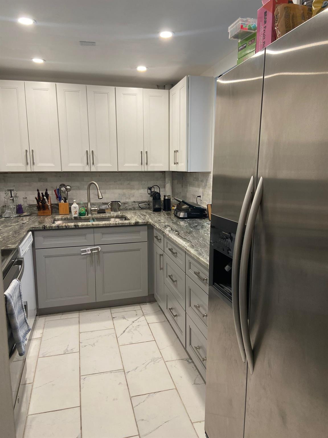 EMERALD HILLS C C APTS CO - Residential