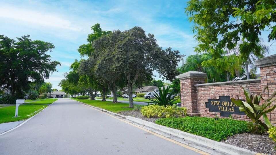 NEW ORLEANS VILLAS - Residential Lease