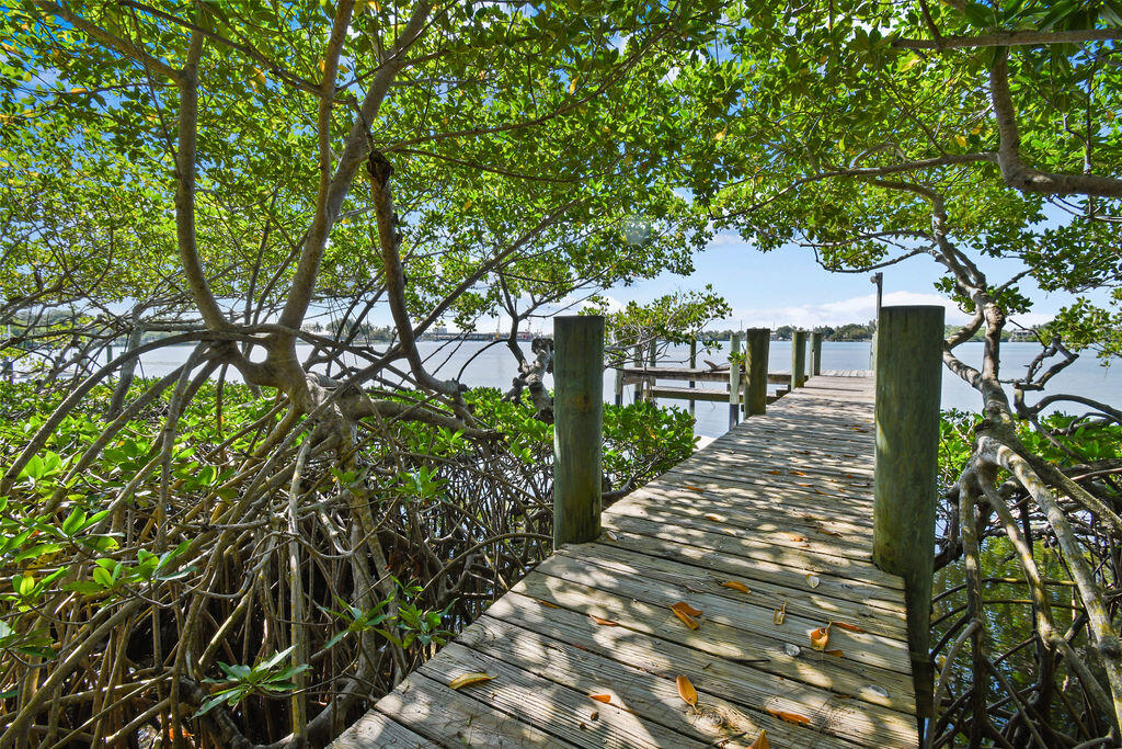 RIVERSIDE ON THE LOXAHATCHEE - Residential