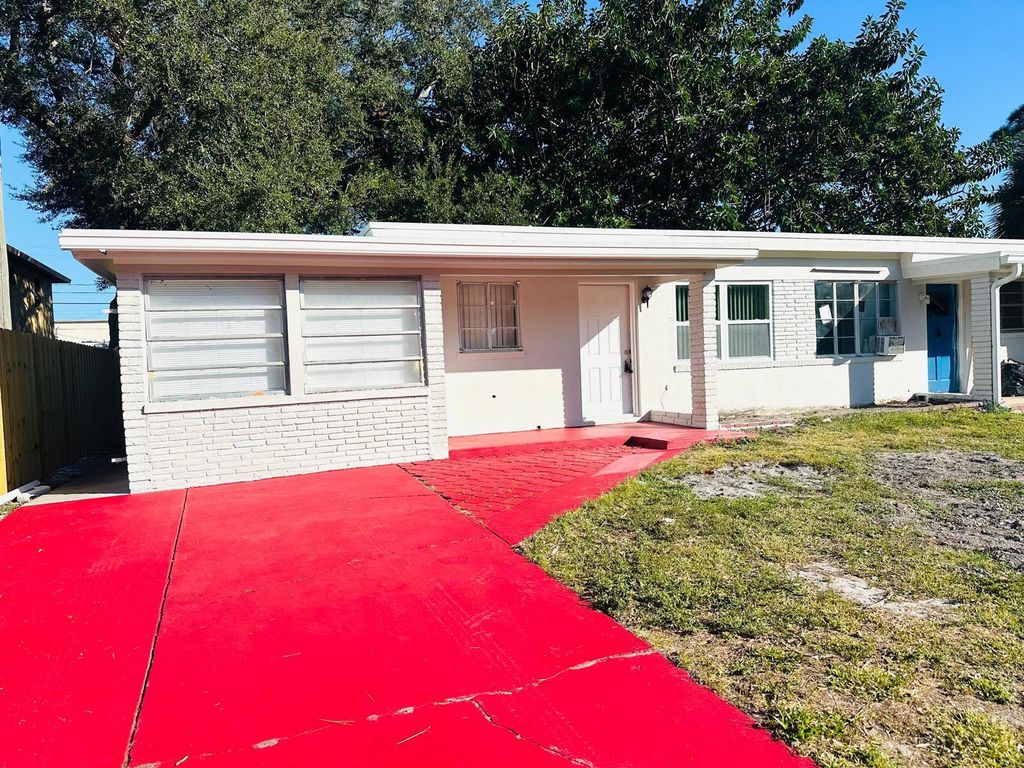 Photo of 616 S 6th Street, Fort Pierce, FL 34950 (MLS # R11052055)