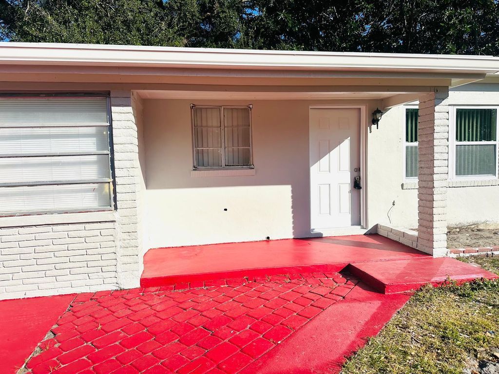 Photo of 616 S 6th Street, Fort Pierce, FL 34950 (MLS # R11052055)