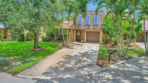 Photo of 1003 Raintree Lane, Palm Beach Gardens, FL 33410 (MLS # B26021581)