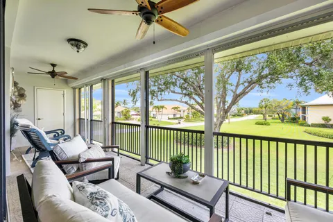 8 SE Turtle Creek Drive Unit D, Jupiter, FL MLS: R11089506