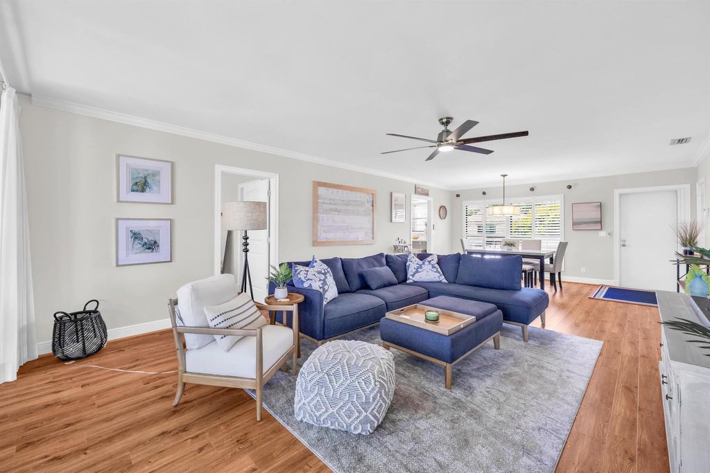 Photo of 8 SE Turtle Creek Drive #D, Jupiter, FL 33469 (MLS # R11089506)