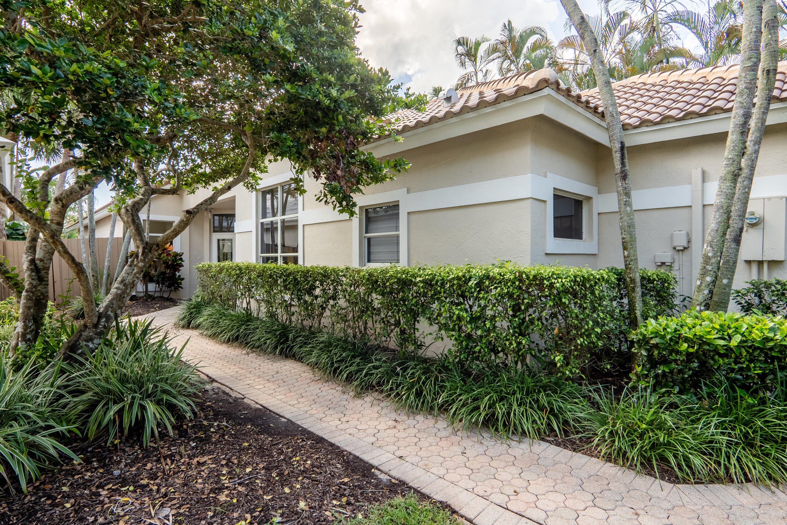 BANYANS OF ARVIDA COUNTRY CLUB - Residential Lease
