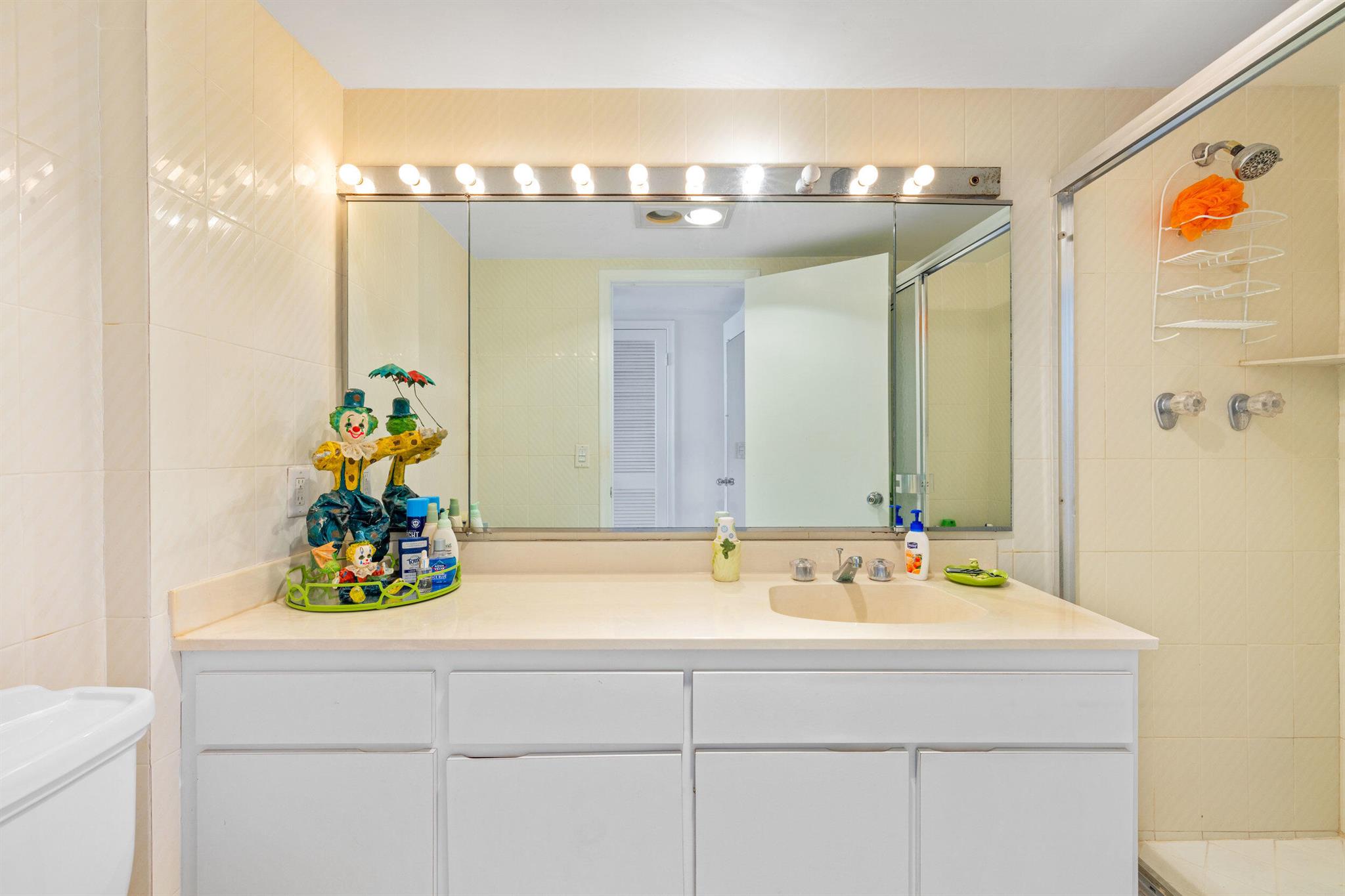 BEACH POINT CONDO - Residential