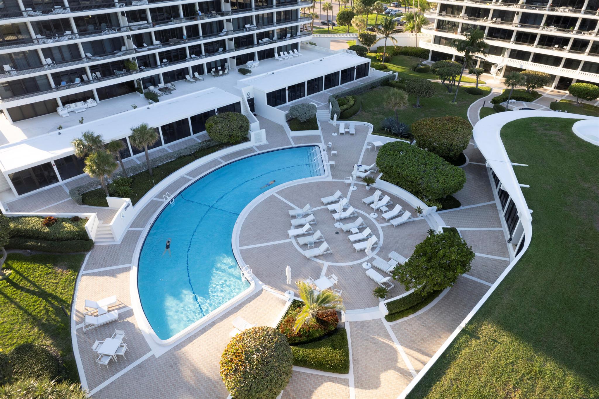 BEACH POINT CONDO - Residential