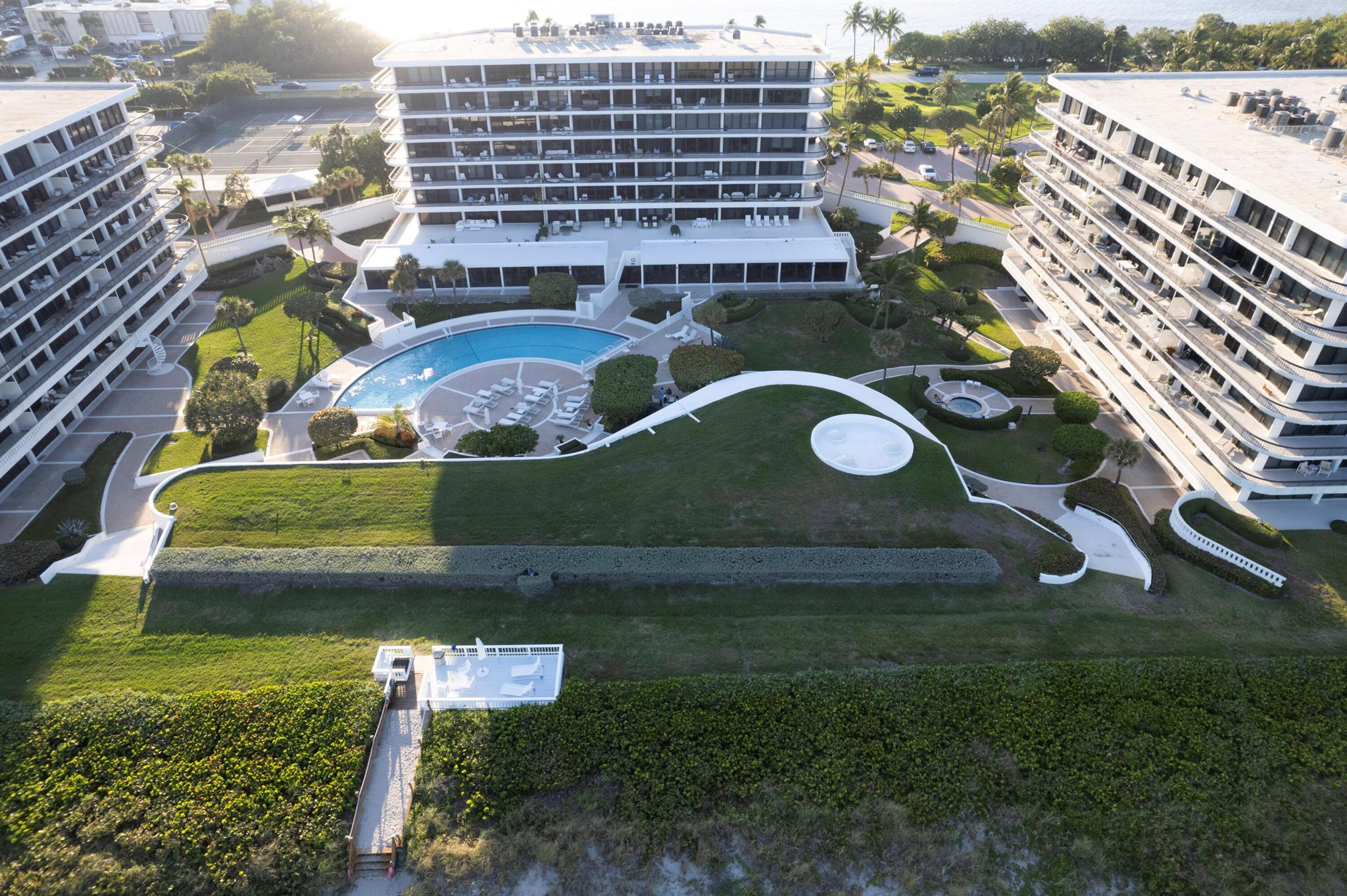 BEACH POINT CONDO - Residential