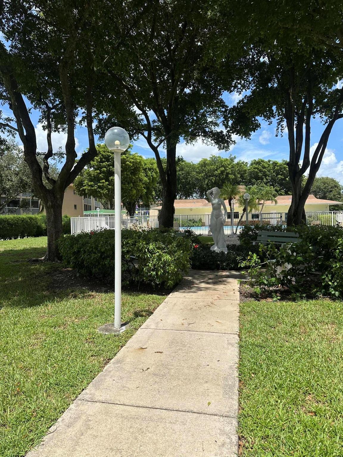 VILLAGE GREEN SUSSEX COND DECL FILED 2-6-80 - Residential