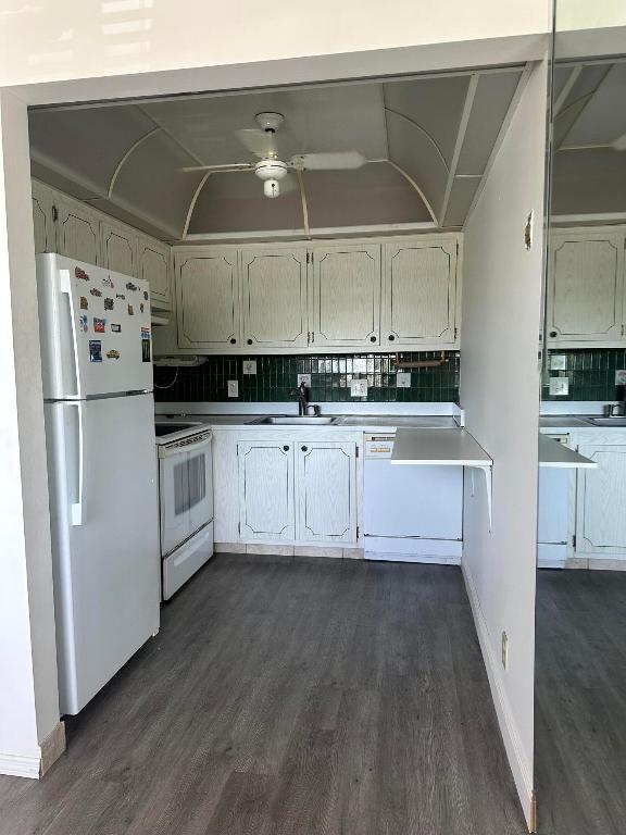 VILLAGE GREEN SUSSEX COND DECL FILED 2-6-80 - Residential