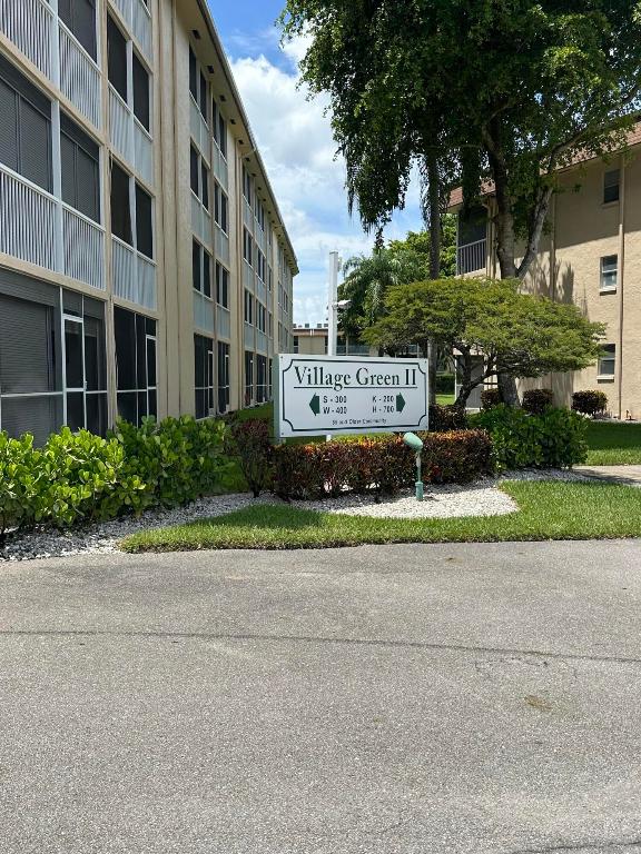 VILLAGE GREEN SUSSEX COND DECL FILED 2-6-80 - Residential