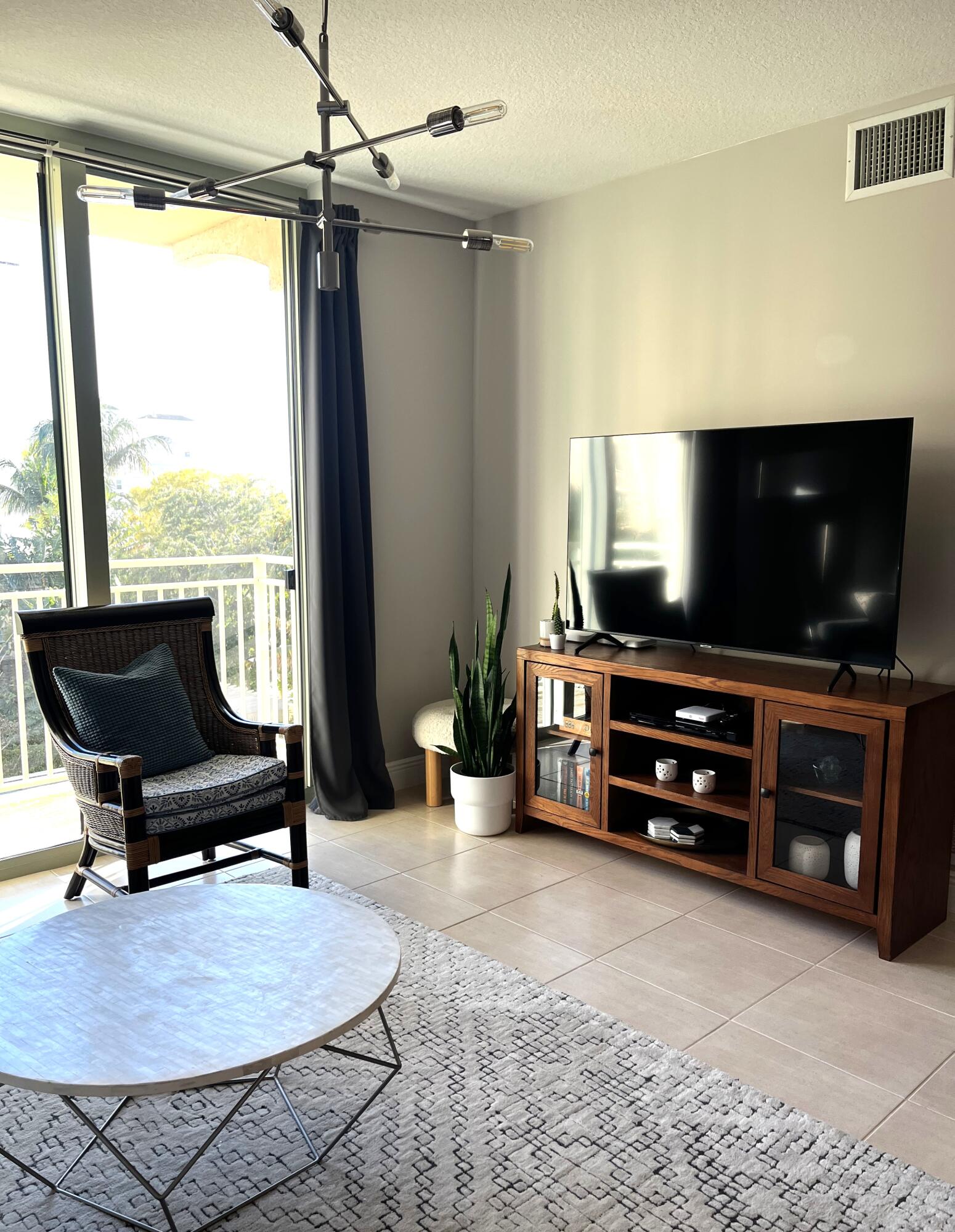 610 CLEMATIS - Residential Lease