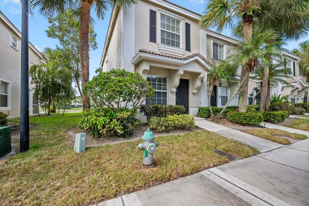 Photo of 5072 Palmbrooke Circle, West Palm Beach, FL 33417 (MLS # B26066004)