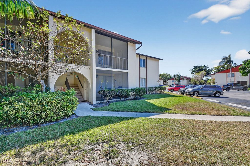 Photo of 4723 Sable Pine Circle N #D2, West Palm Beach, FL 33417 (MLS # R11166458)