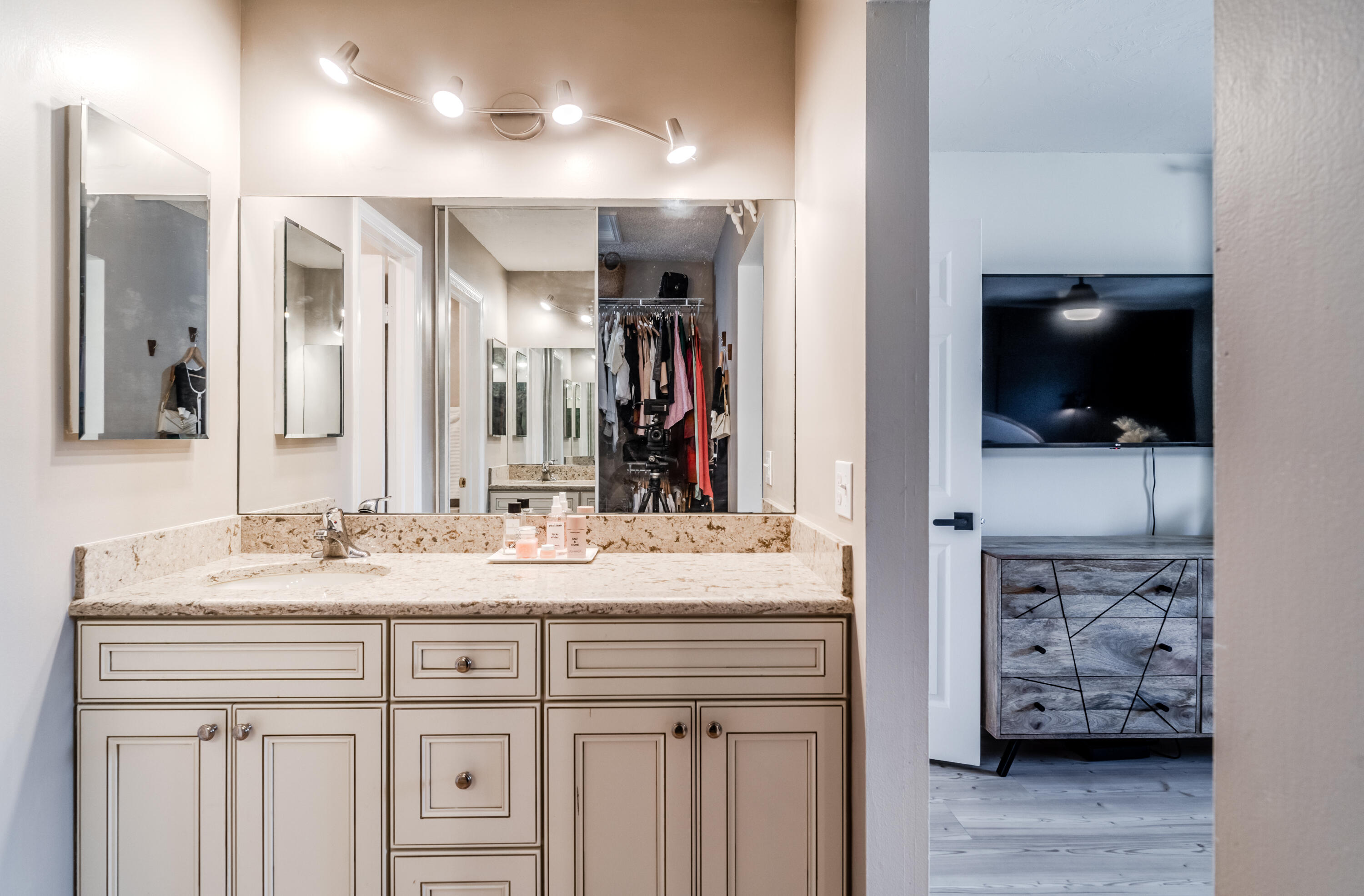 EDGEMERE - Residential