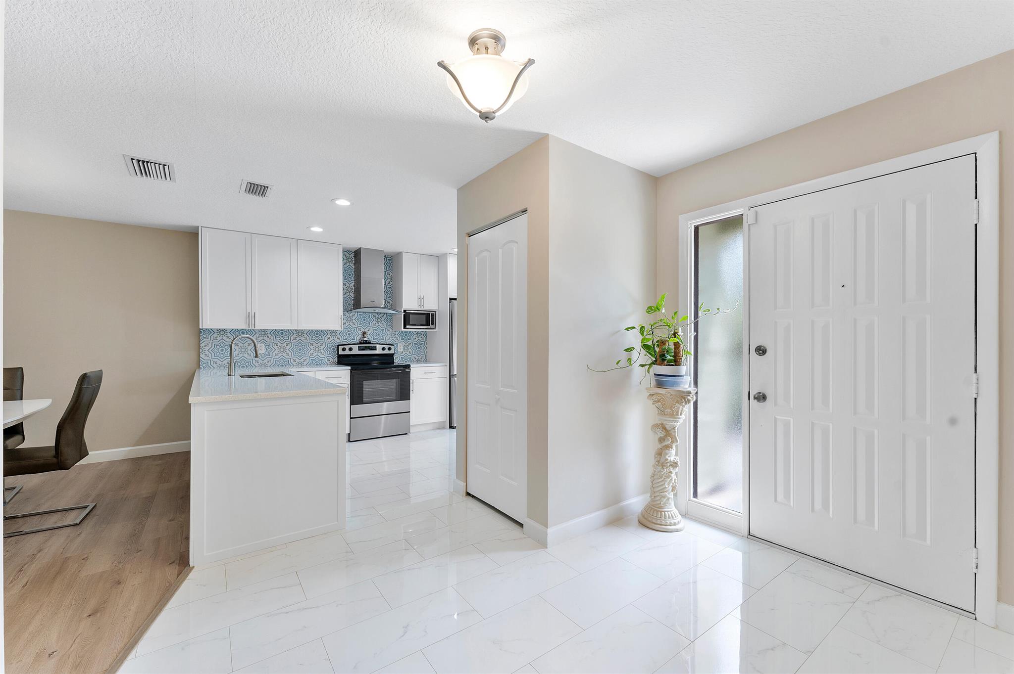 STRATHMORE GATE WEST UNIT - Residential