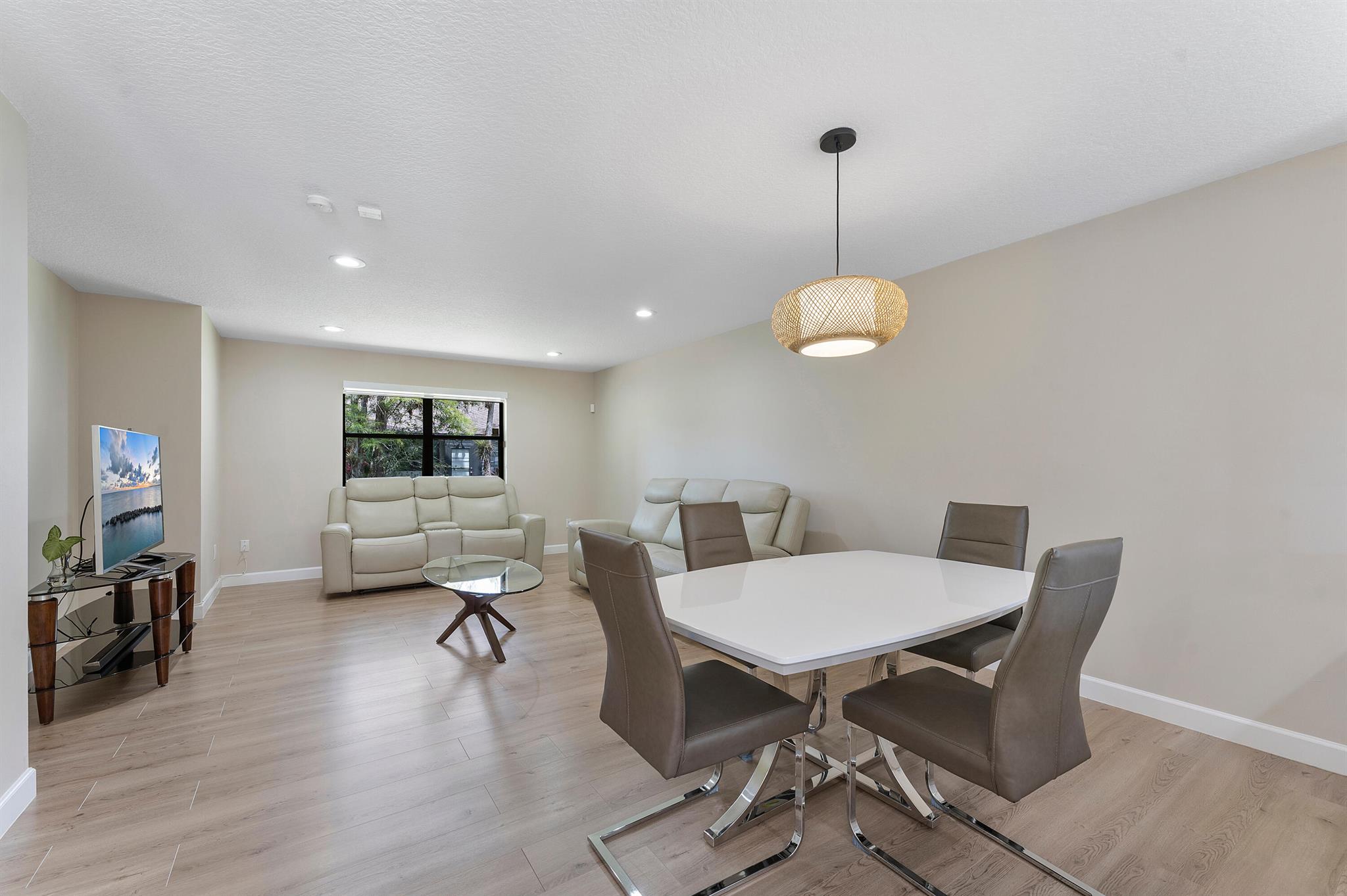 STRATHMORE GATE WEST UNIT - Residential