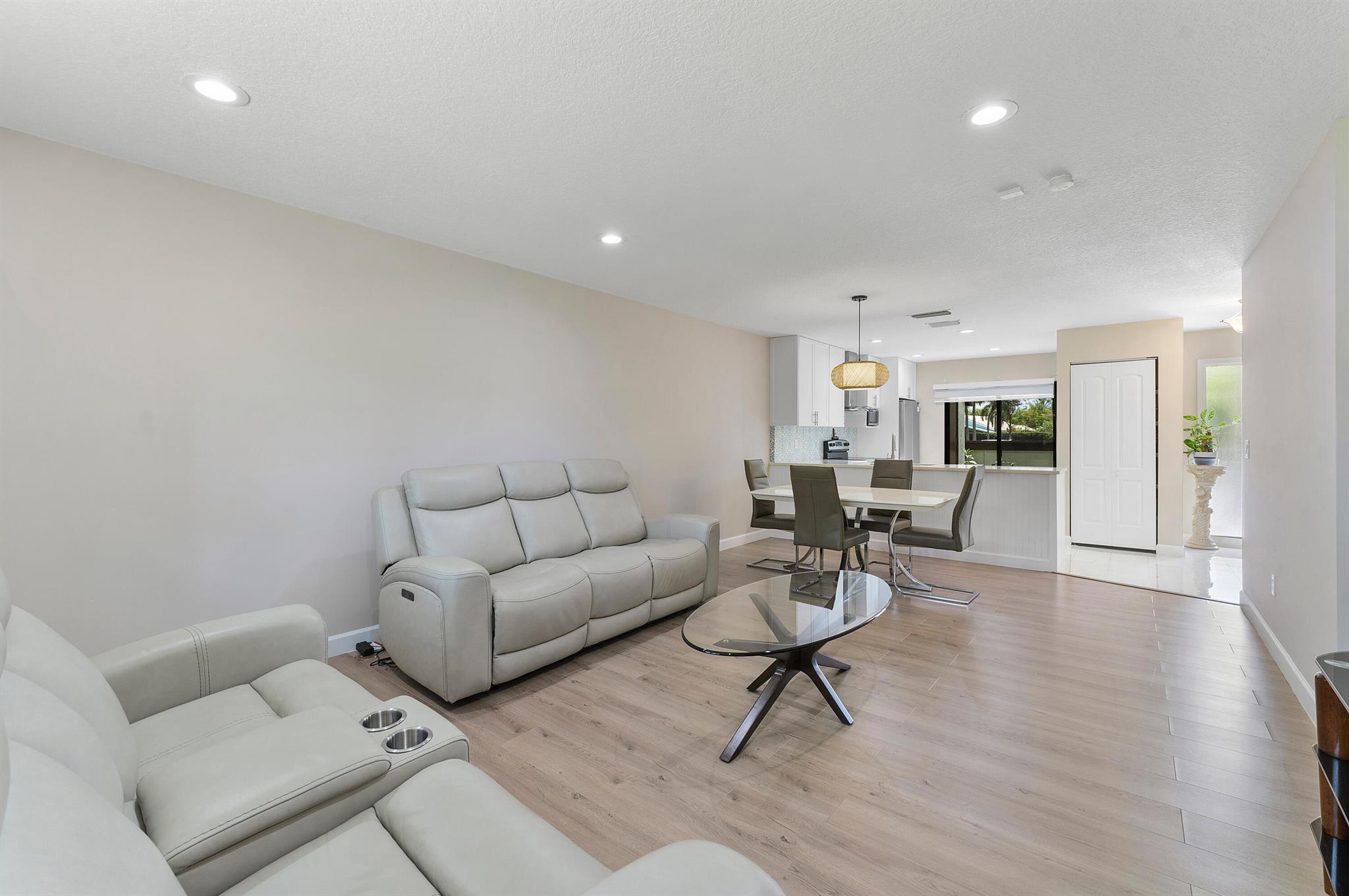 STRATHMORE GATE WEST UNIT - Residential