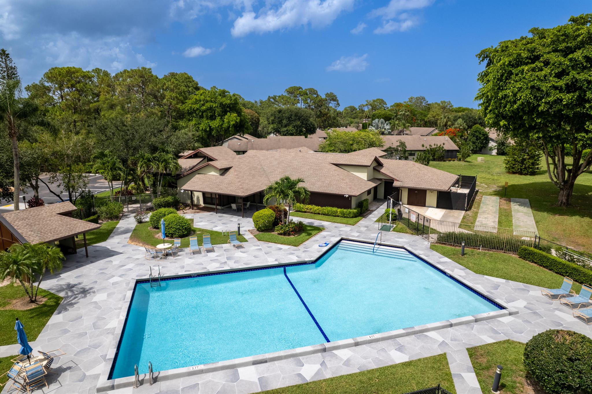 STRATHMORE GATE WEST UNIT - Residential