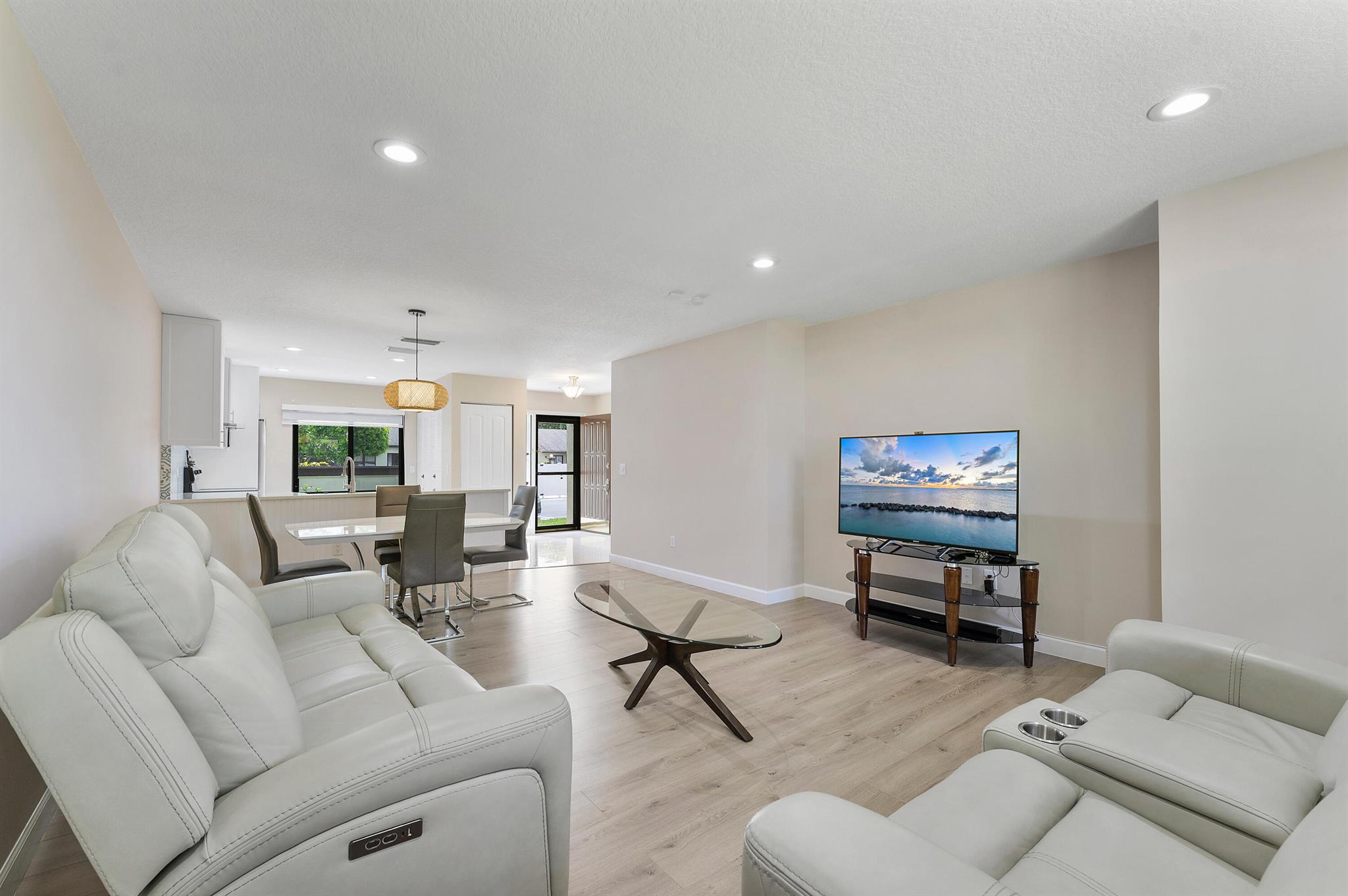 STRATHMORE GATE WEST UNIT - Residential