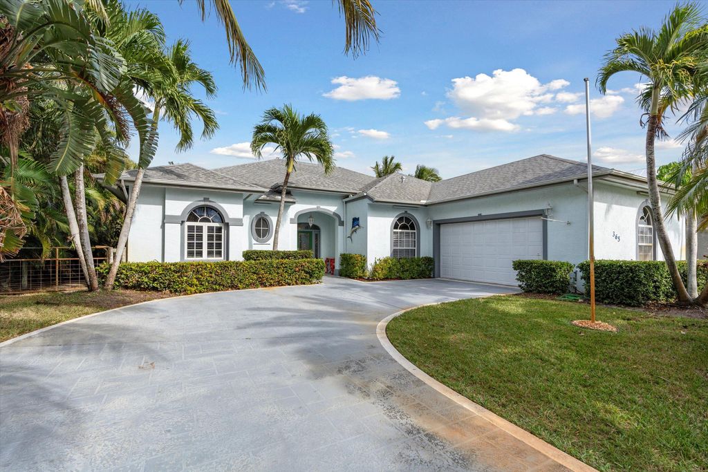 Photo of 365 NE Vanda Terrado, Jensen Beach, FL 34957 (MLS # R11010346)