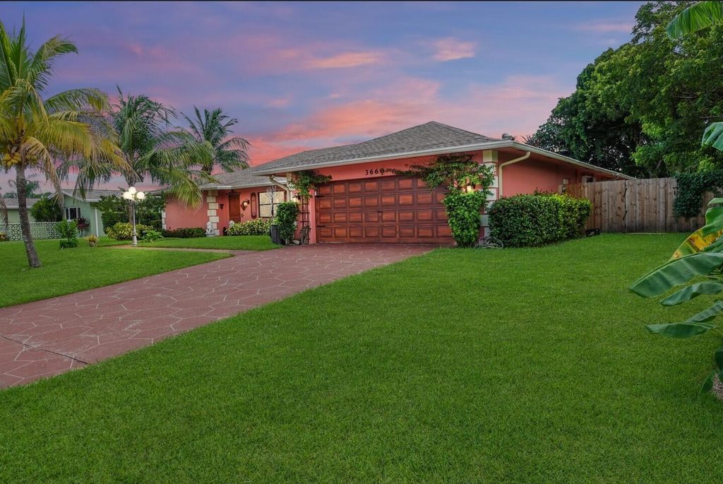 Photo of 3660 Cypress Street, Palm Beach Gardens, FL 33410 (MLS # R10980973)