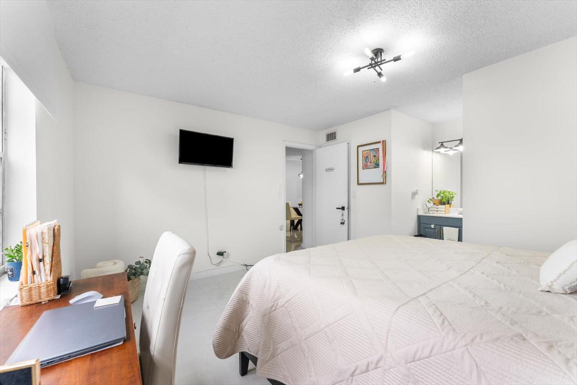 QUAIL RUN OF SUNRISE - Residential Lease