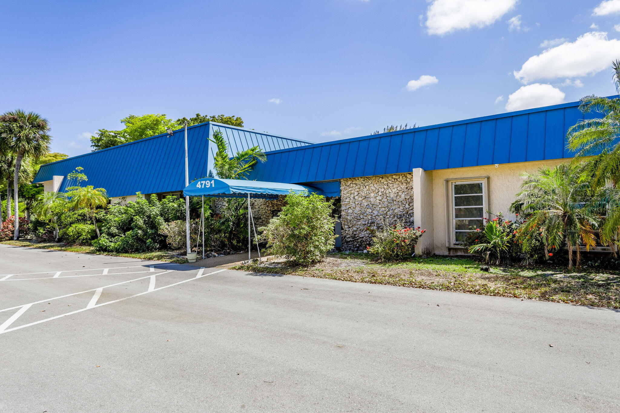 CRYSTAL LAKE 4TH SEC - Residential