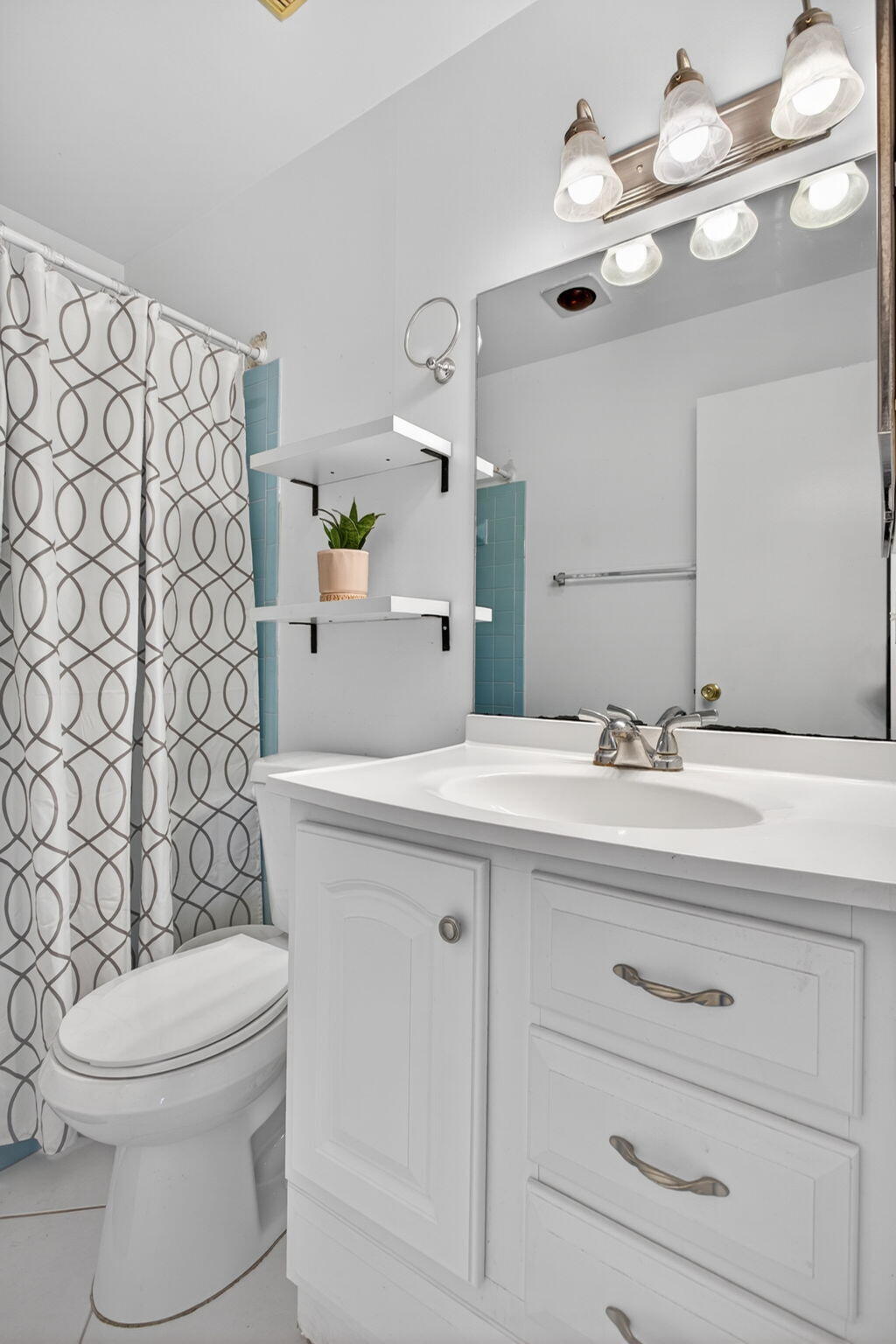 CRYSTAL LAKE 4TH SEC - Residential