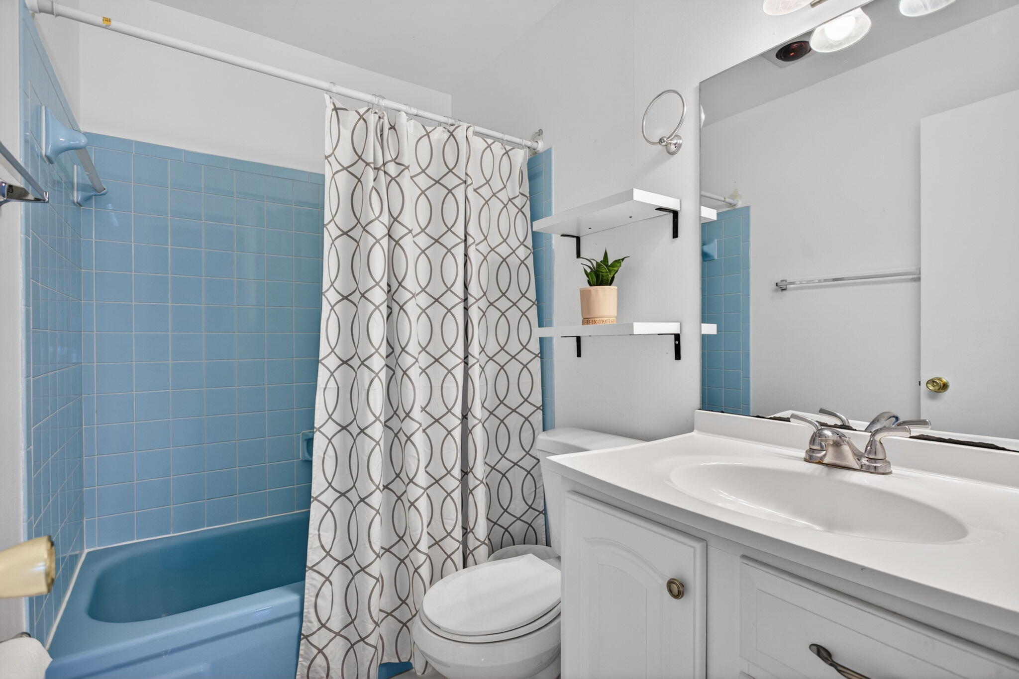 CRYSTAL LAKE 4TH SEC - Residential
