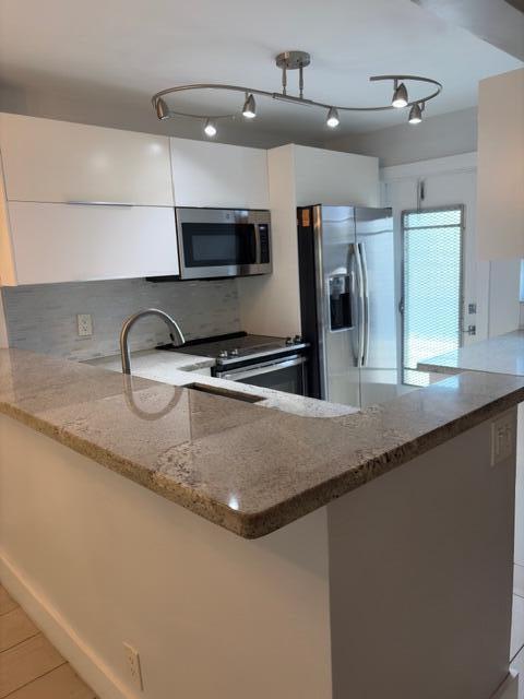 APRIL MIST CONDO - Residential Lease