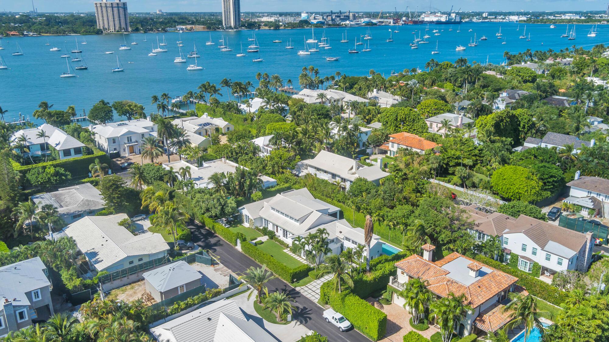 EL ENCANTO - Residential